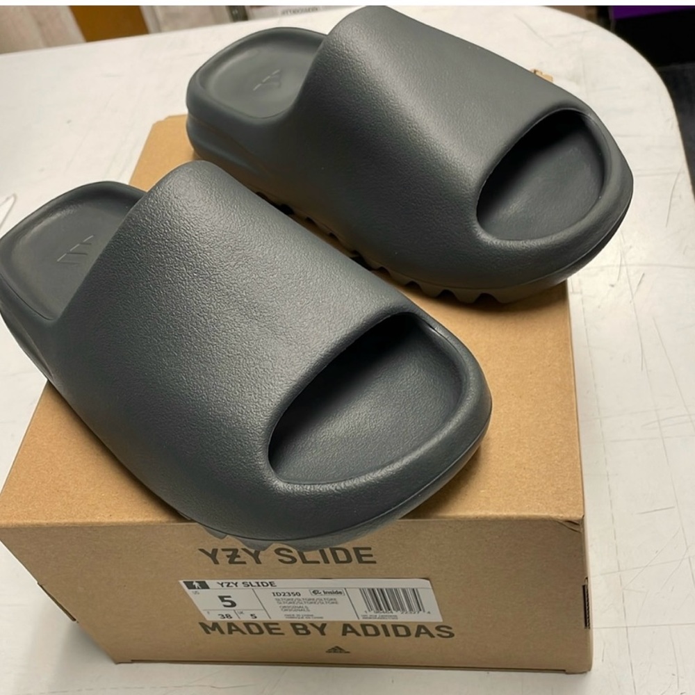 Yeezy Slides Slate Grey